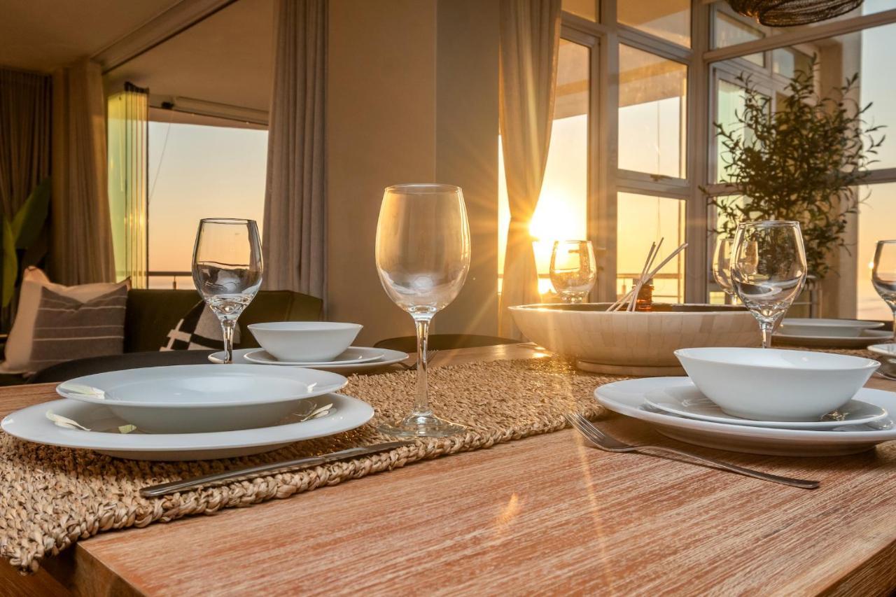 Stylish Sunlit Ocean View Oasis! Kapstadt