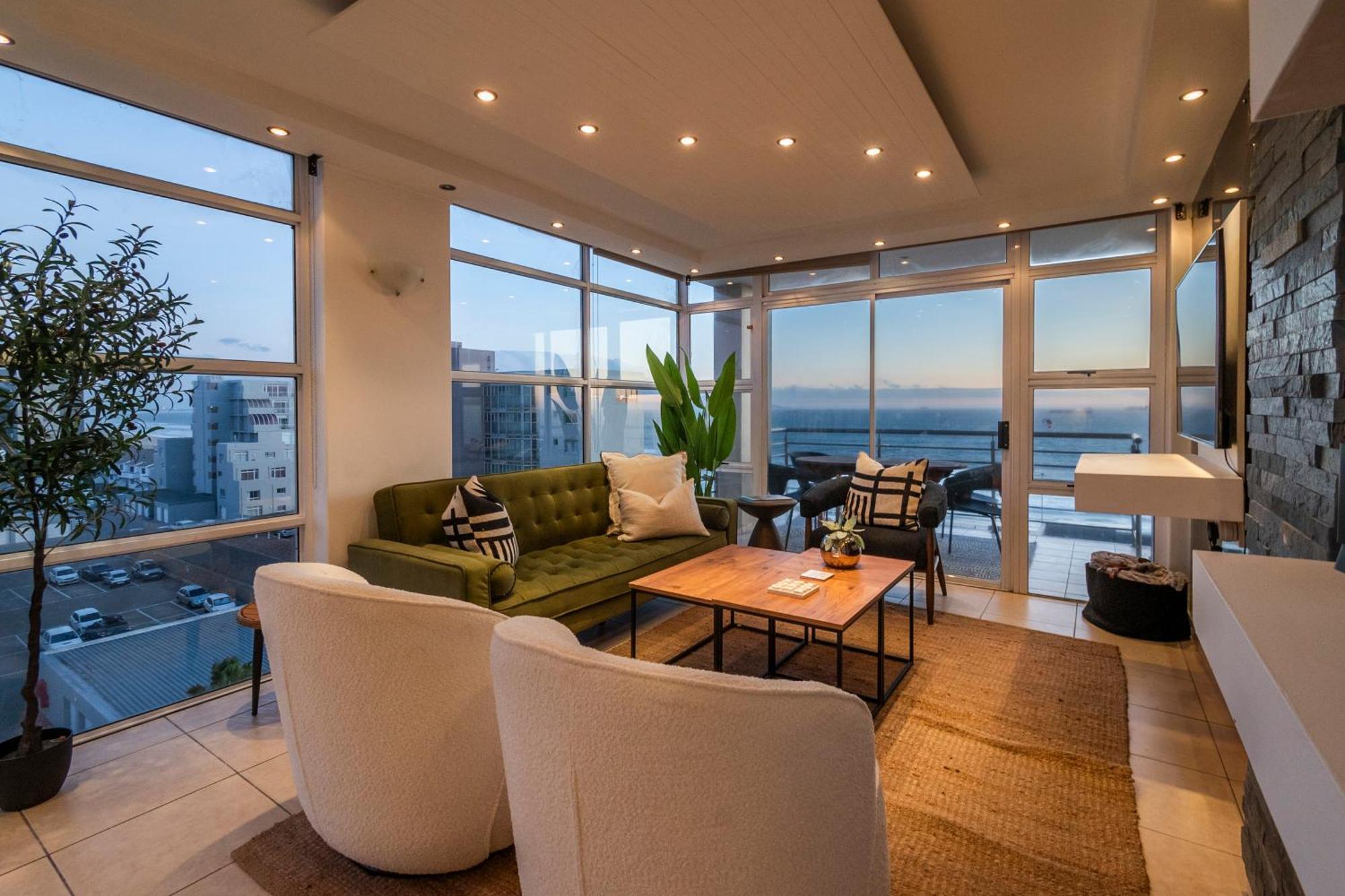 Stylish Sunlit Ocean View Oasis! Kapstadt