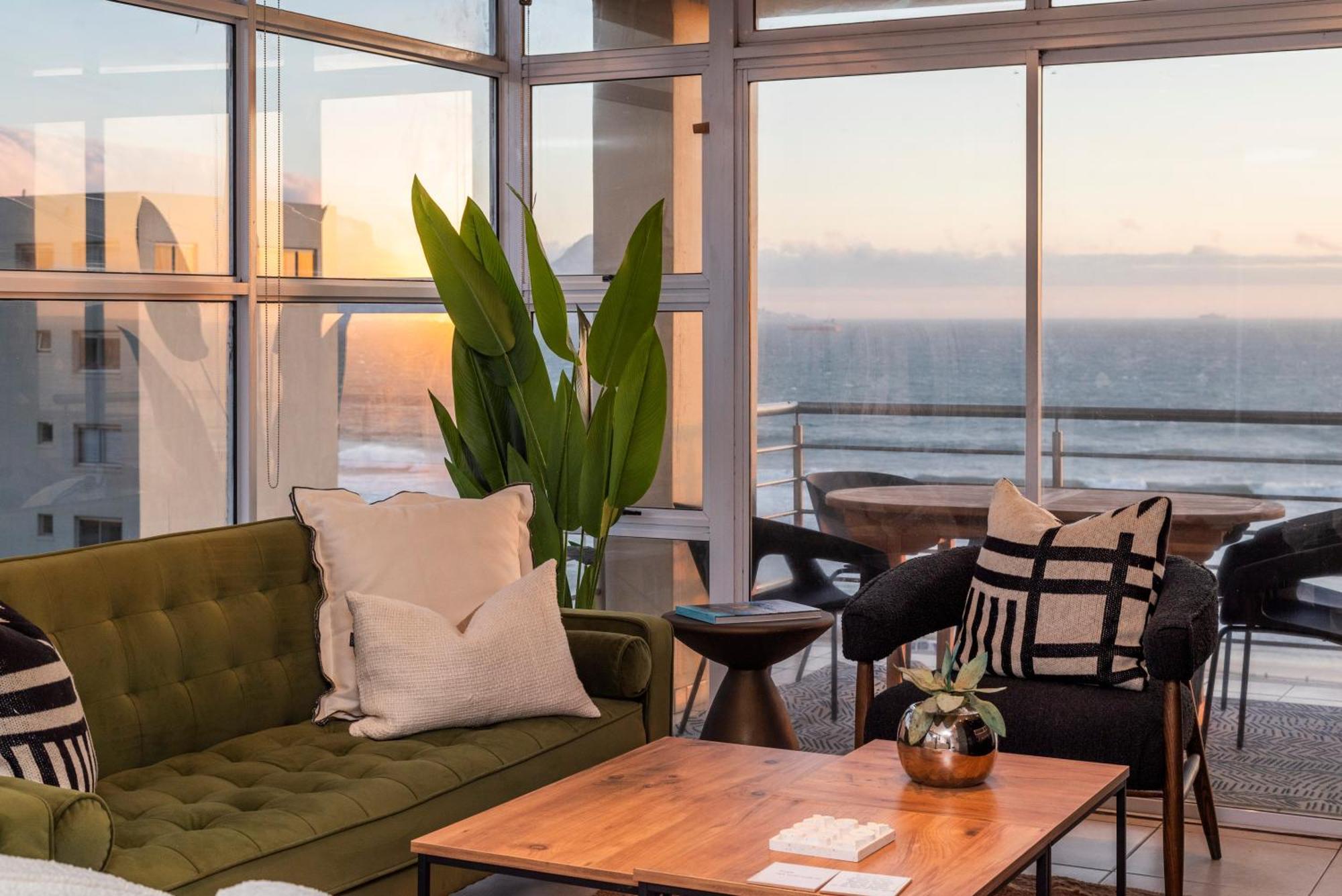 Stylish Sunlit Ocean View Oasis! Apartment Kapstadt