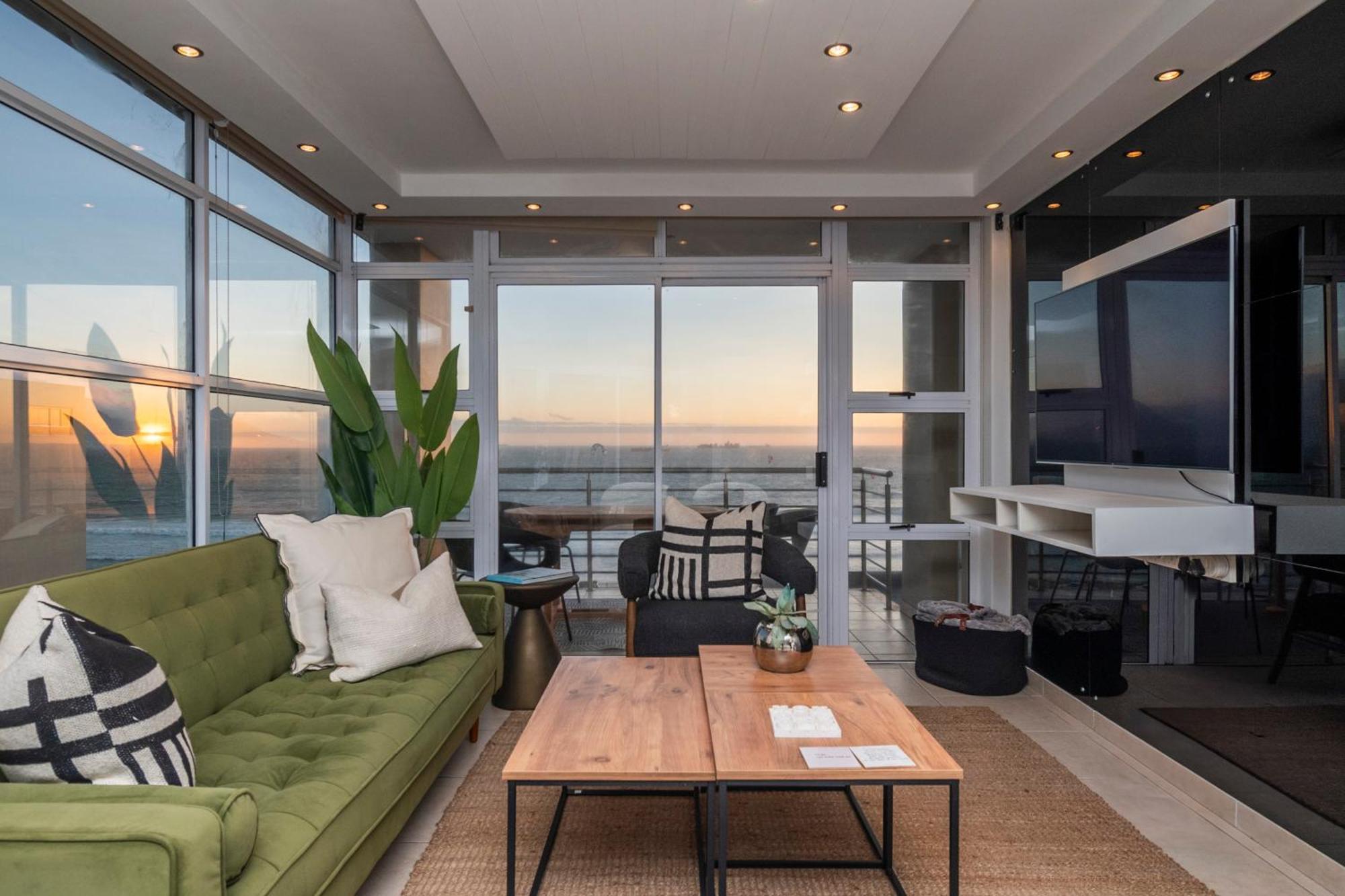Stylish Sunlit Ocean View Oasis! Apartment Kapstadt