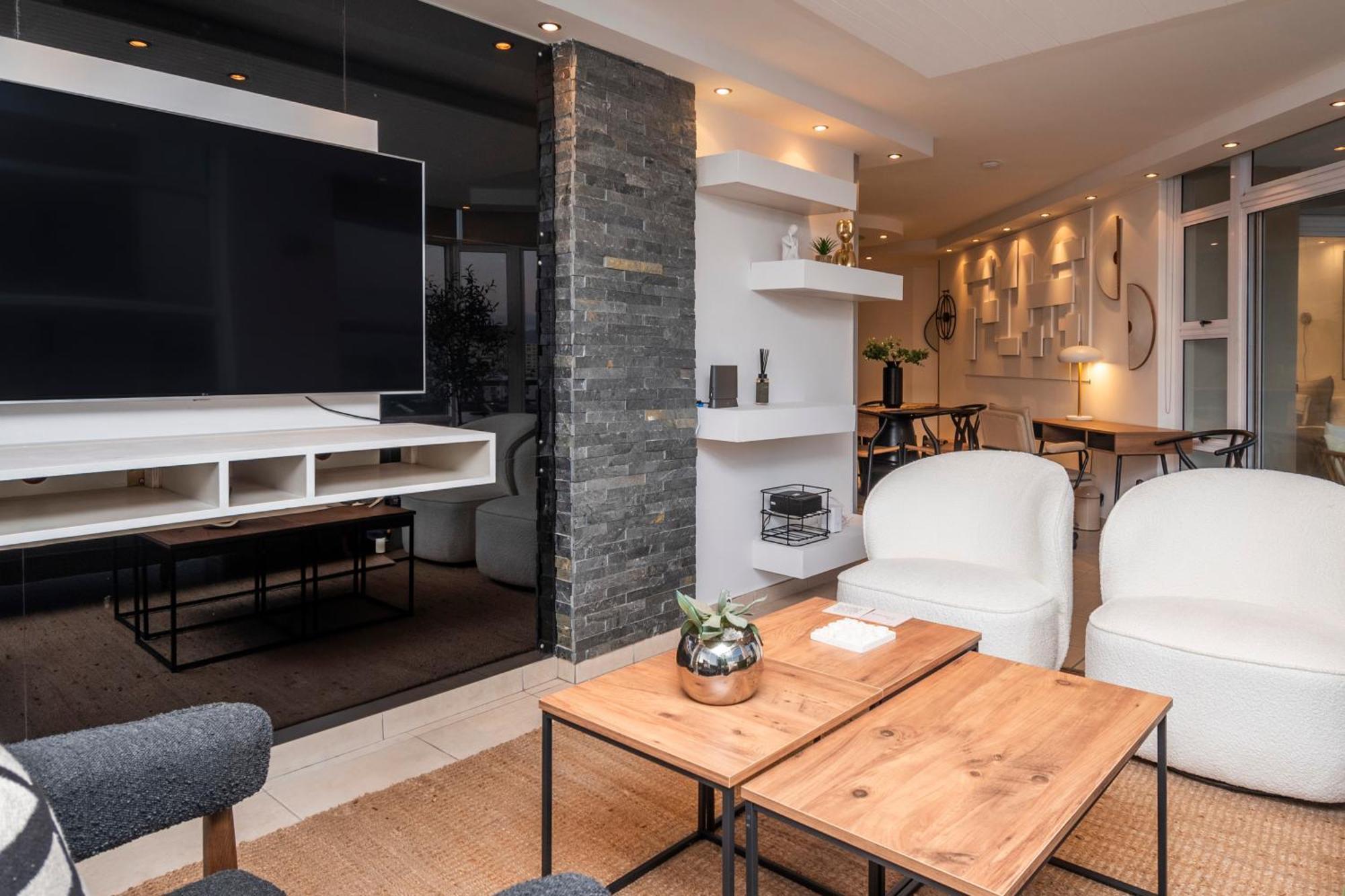 Apartment Stylish Sunlit Ocean View Oasis!