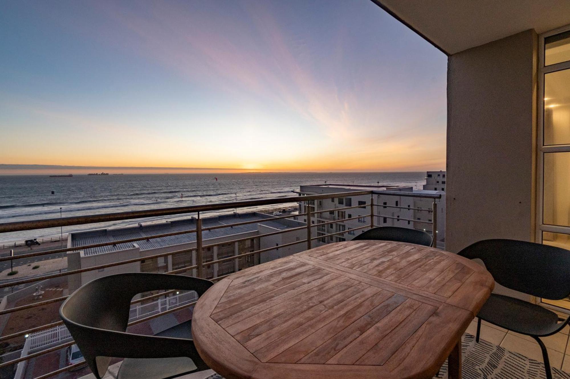 Stylish Sunlit Ocean View Oasis! Apartment Kapstadt