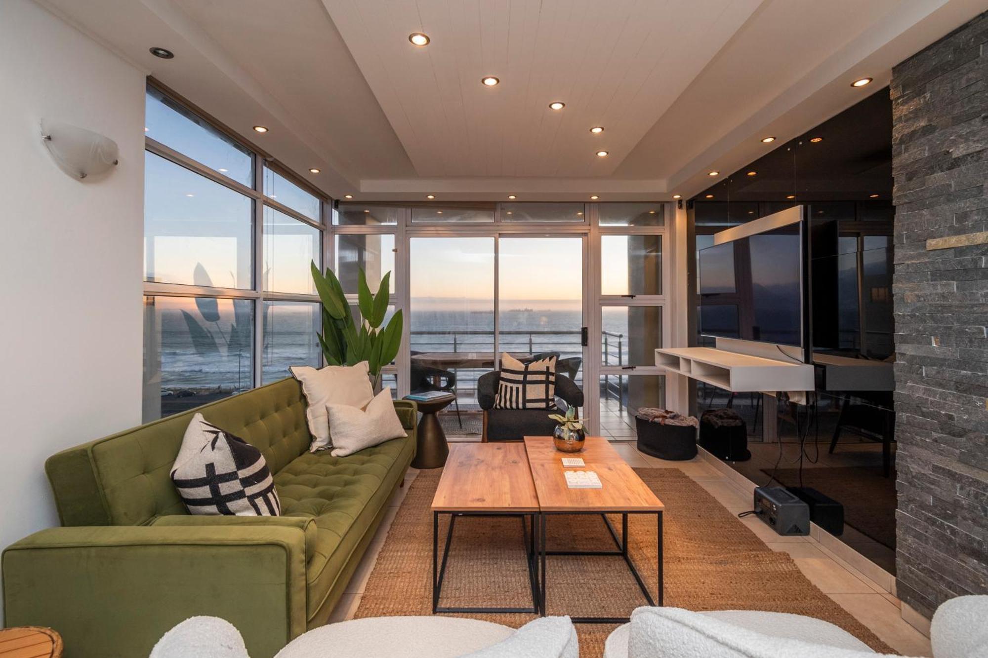 Apartment Stylish Sunlit Ocean View Oasis!