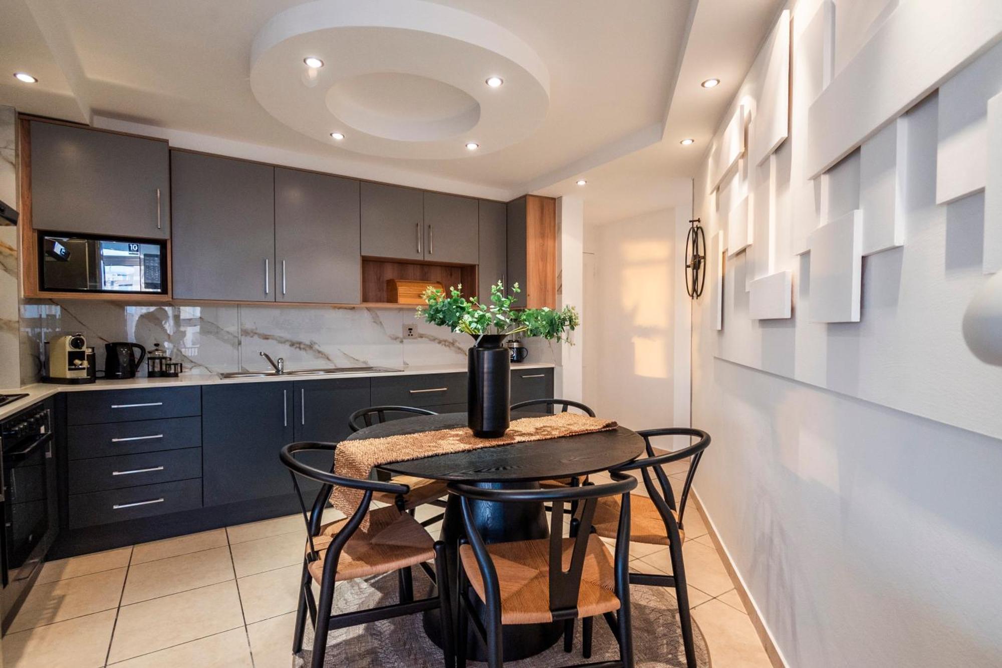 Stylish Sunlit Ocean View Oasis! * Cape Town